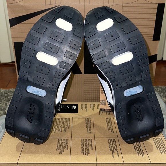 New NIKE Womens Air Max Pre-Day in Black/White-Mettalic Silver - Picture 13 of 16